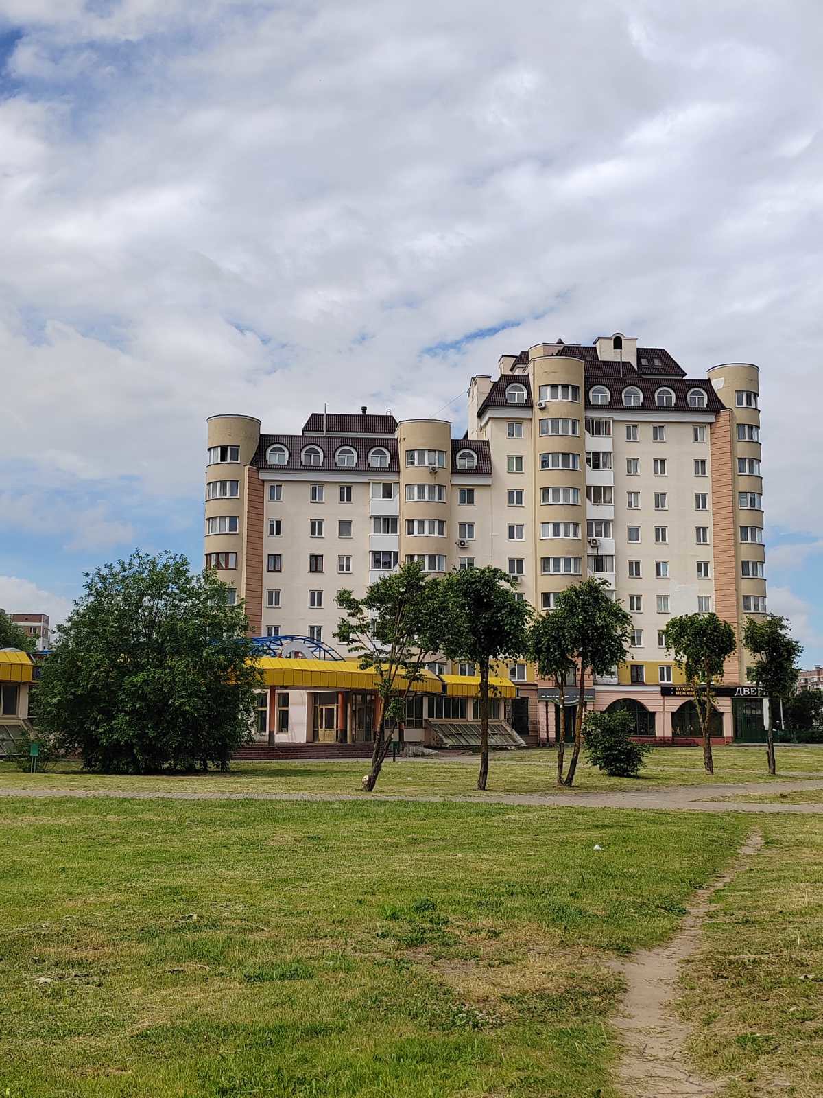 4-пакаёвая кватэра па адрасе Продажа 4-комнатной квартиры