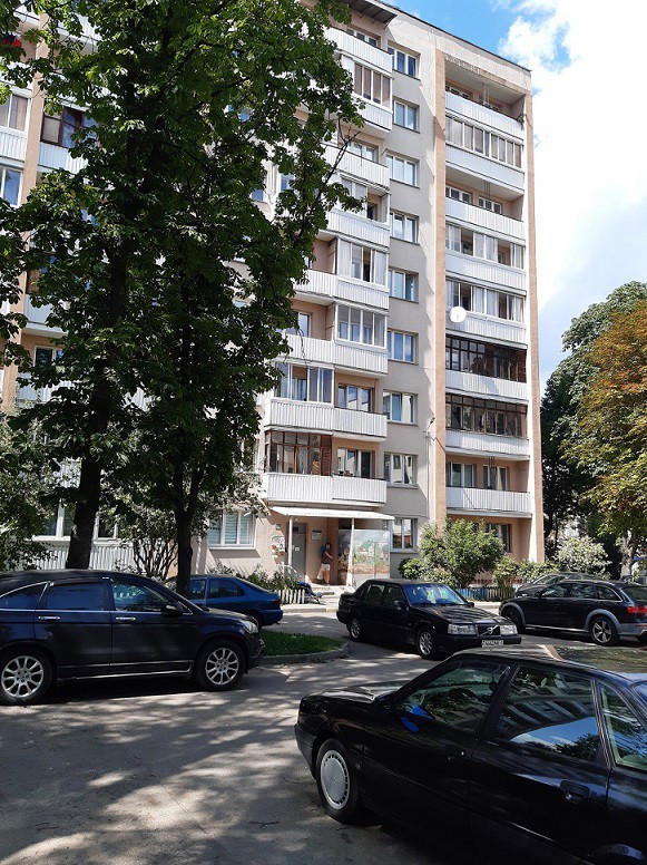 3-пакаёвая кватэра па адрасе 3 кв. по ул. Золотая Горка,20