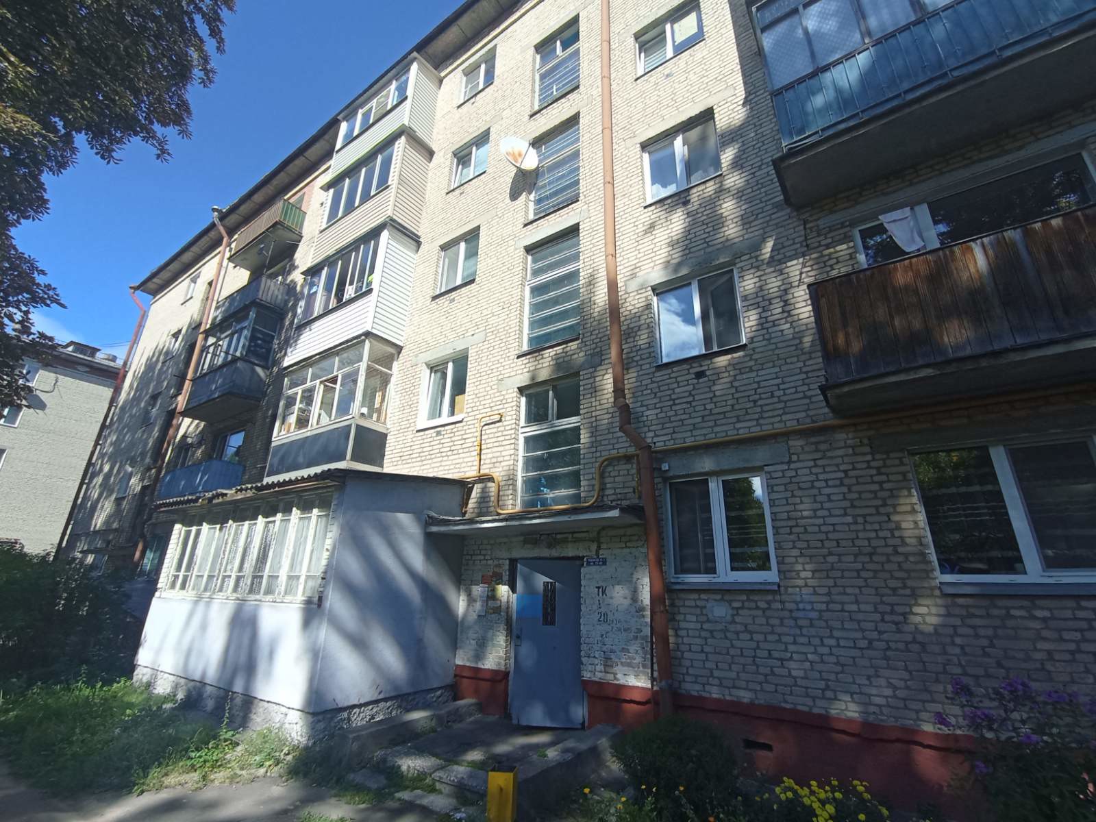 2-пакаёвая кватэра па адрасе 2-комн кварт ул. Первомайская,7 , (Костюковка)