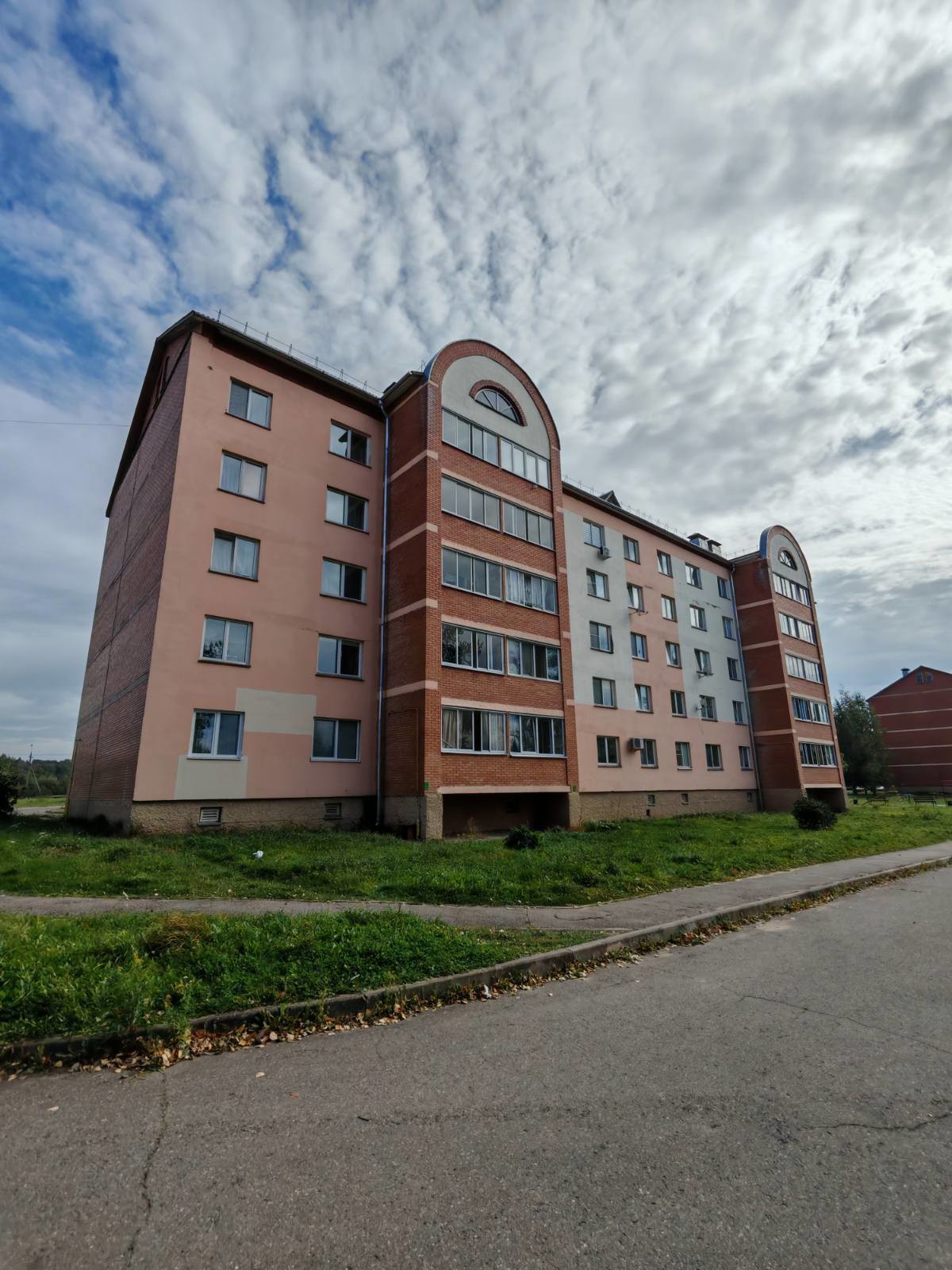 3-пакаёвая кватэра па адрасе Продажа 3-комнатной квартиры Октябрьская