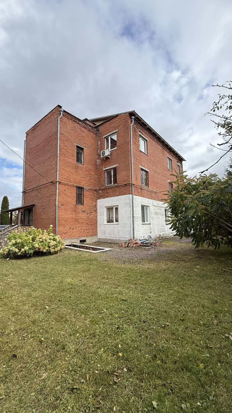 4-комнатная квартира по адресу Продажа 4-комнатной квартиры по улице 8-я Линия