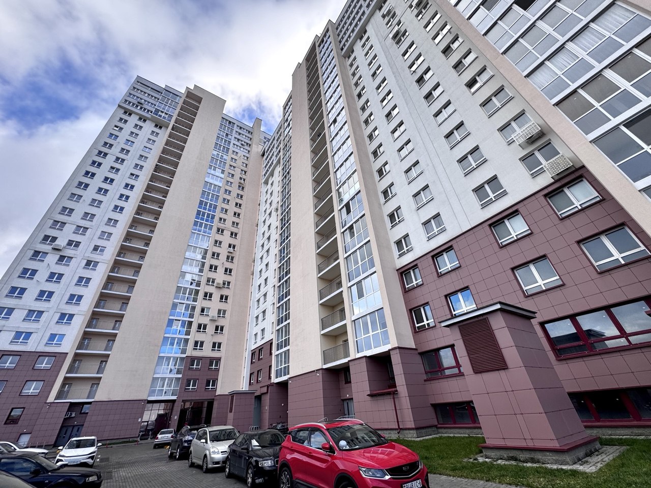 2-пакаёвая кватэра па адрасе ул. Максима Богдановича, 144, Минск