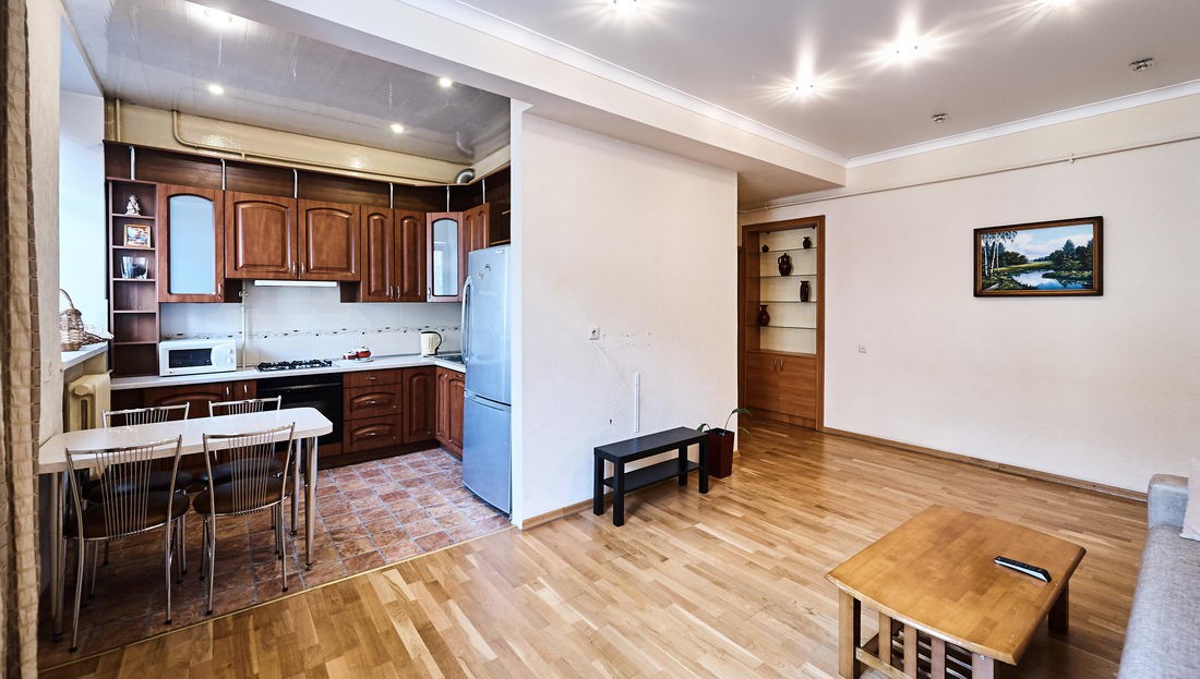 2-комнатная квартира по адресу 2 кв. по ул.К.Маркса,36(центр города)