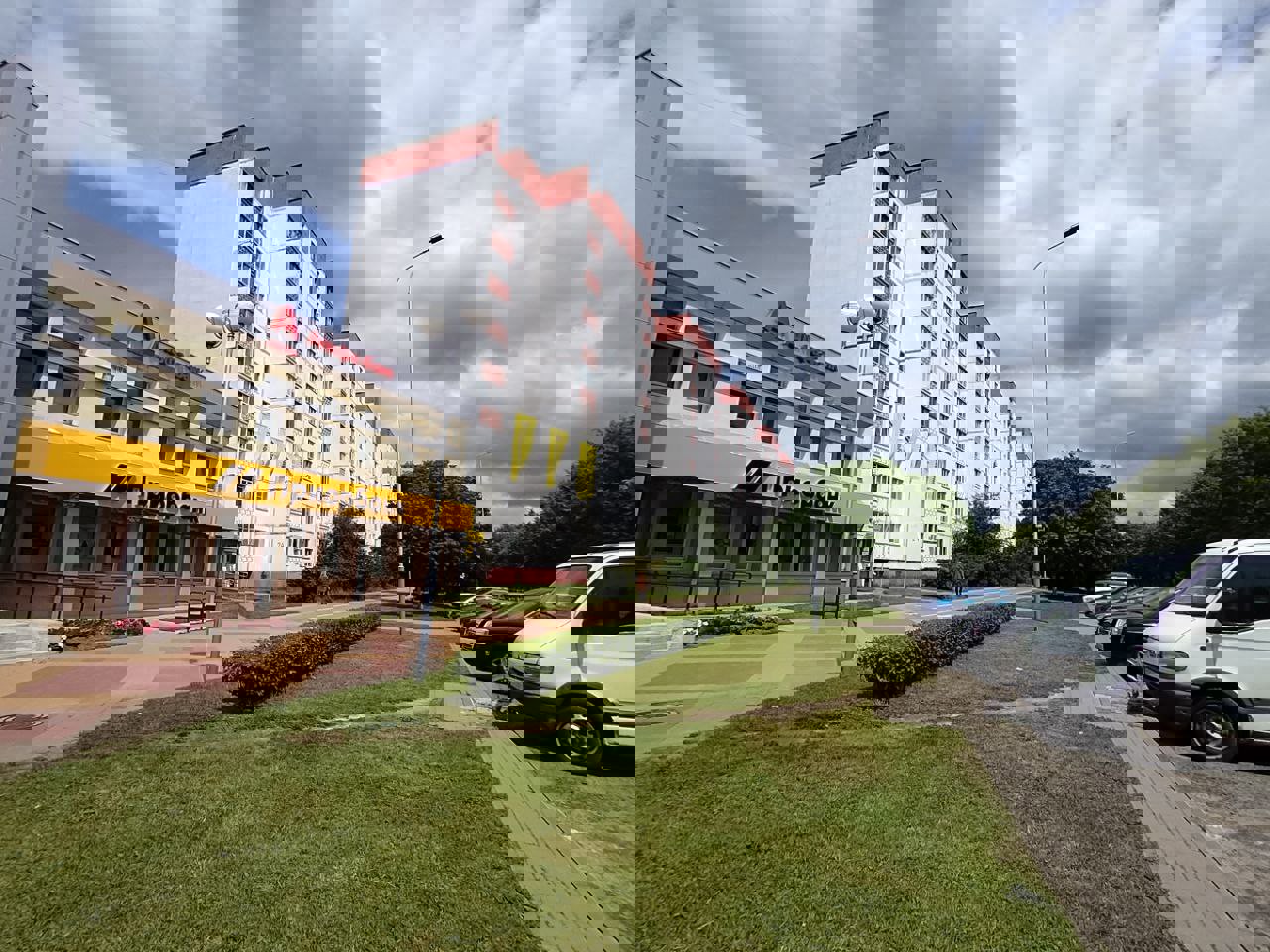 2-пакаёвая кватэра па адрасе Продажа 2-ком. кв., мкр. 16, д. 24