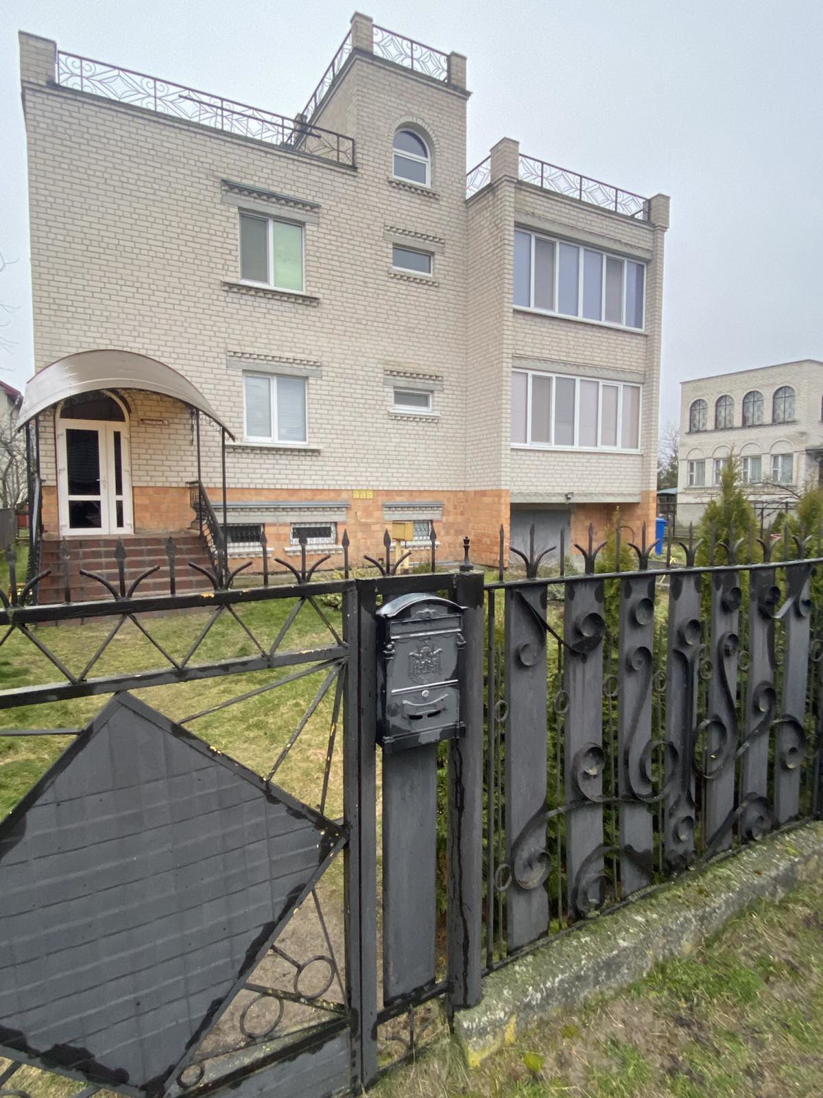 Дом по адресу 2-этажный дом ул. Слободская, район Жемчужный