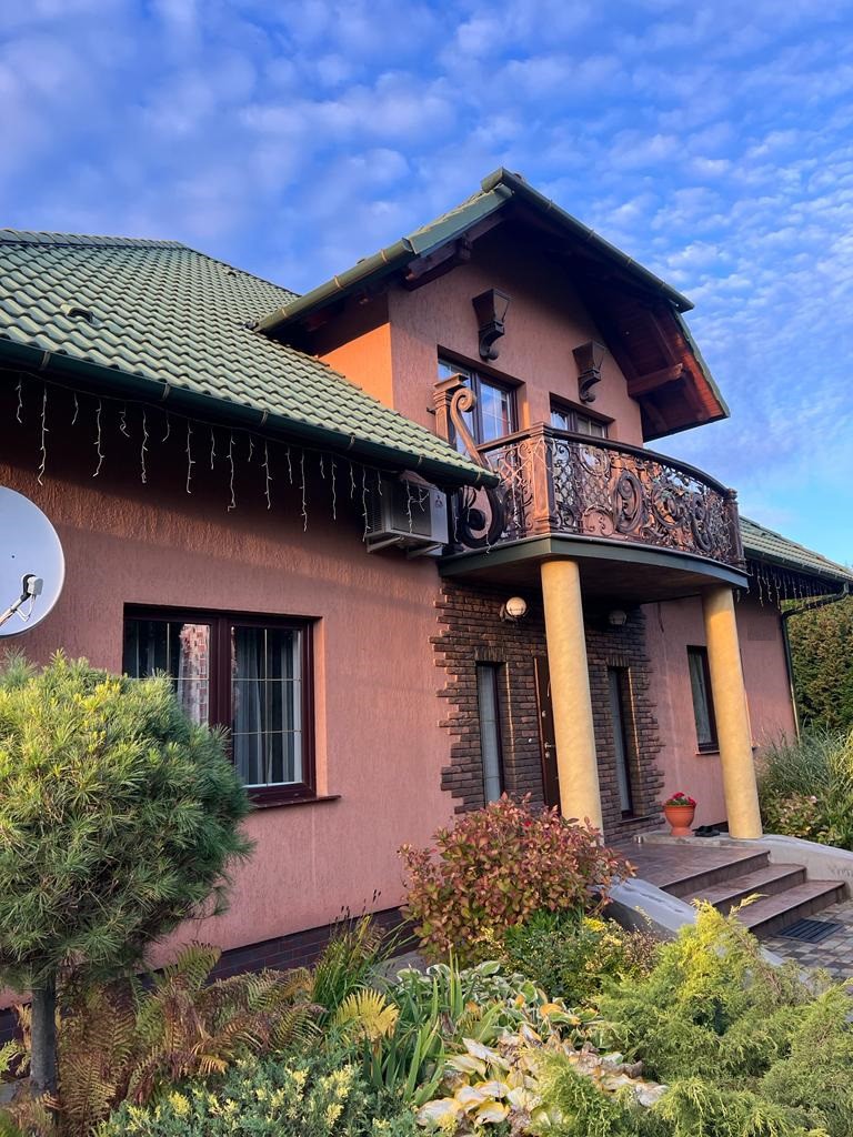 Дом по адресу 2-этажный особняк и земельный участок 