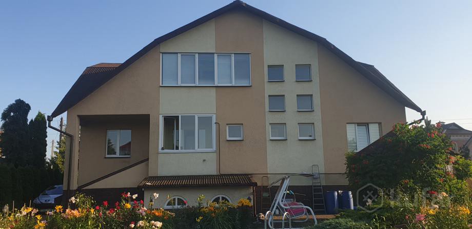 Дом по адресу  2-этажн. особняк и земельный участок на Вересковой