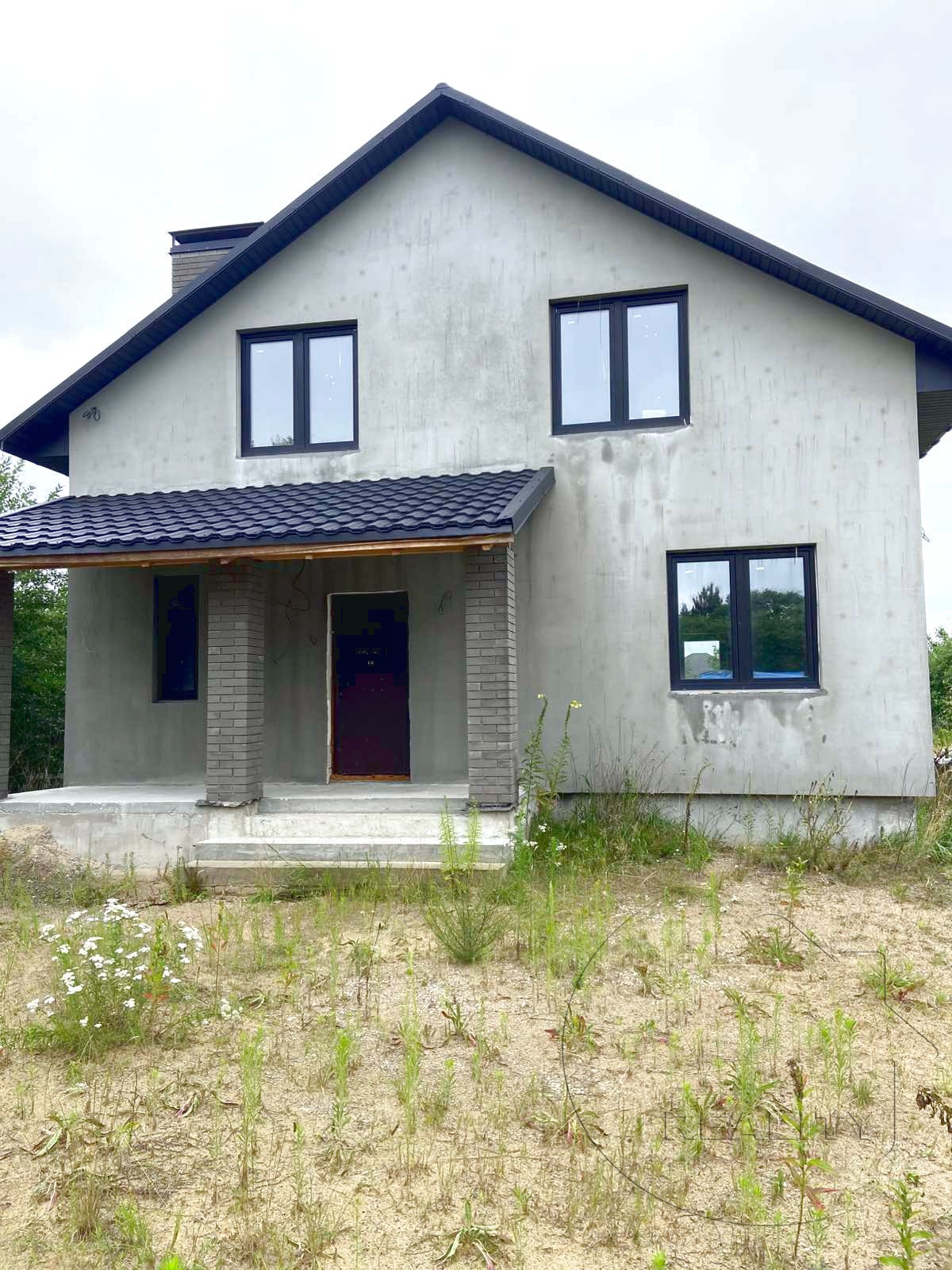 Дом по адресу 2-этажный дом и земельный участок в пригороде Бреста 