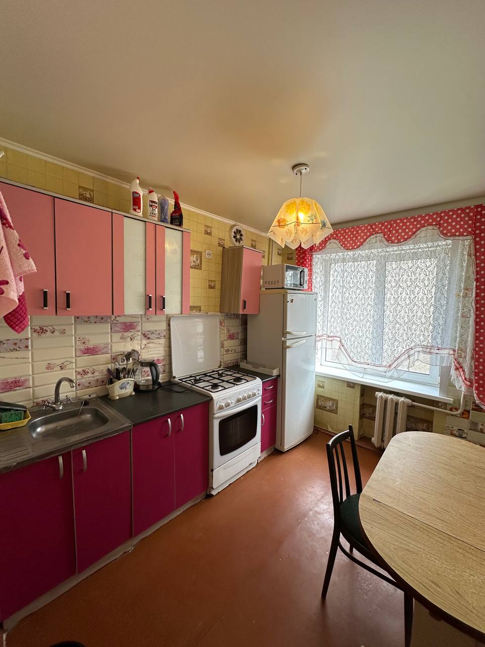 3-комнатная квартира  в аренду по адресу Коммунистическая ул., 1, Петриков, Гоме...