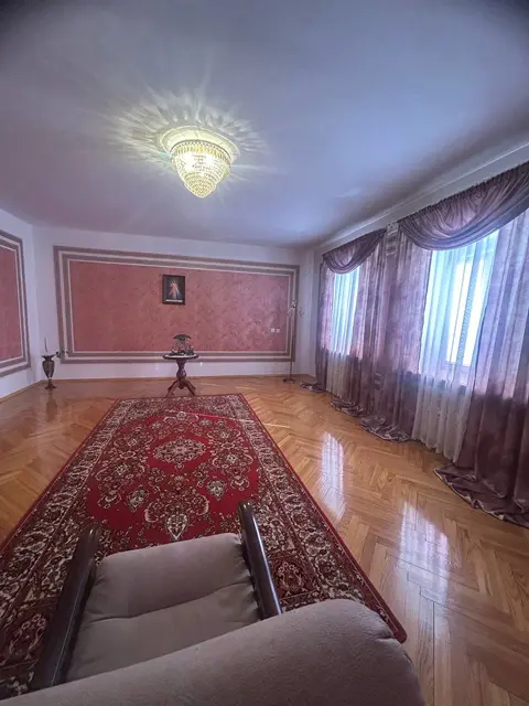  м² и участком соток