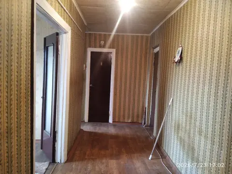  Чэрвені на вуліцы Караленка