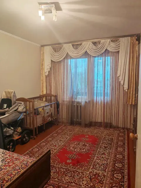  4-комнатная квартира в Солоном на улице Комсомольская 1