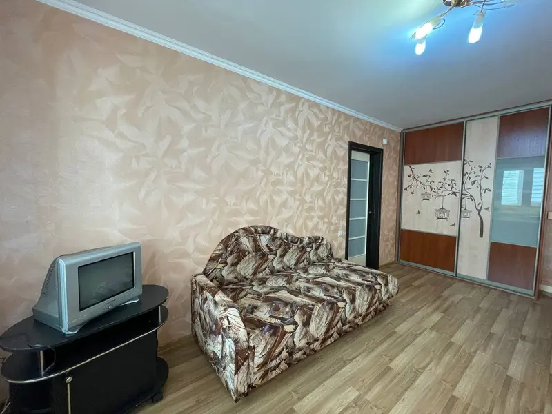 2-пакаёвая кватэра, вул. Набярэжная, 24Б, Салігорск