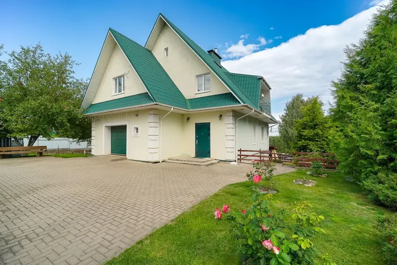 Дом, Сонечны завулак, 1, в. Дуброва, Смалявіцкі раён